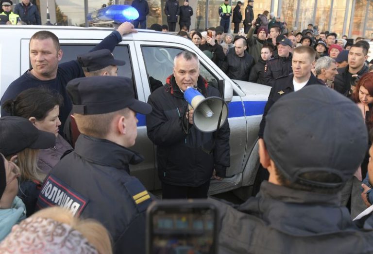 Anger boils over for some amid record floods in Russia’s Urals