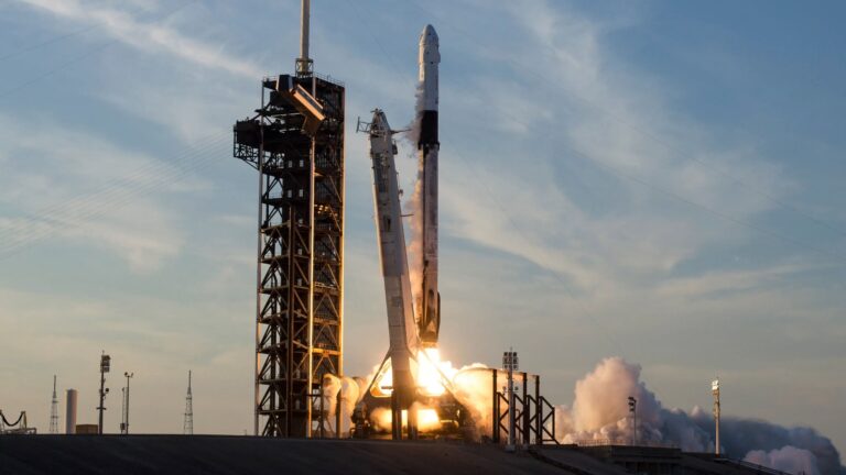 NASA awards SpaceX $946 million for 3 more astronaut missions to the ISS
